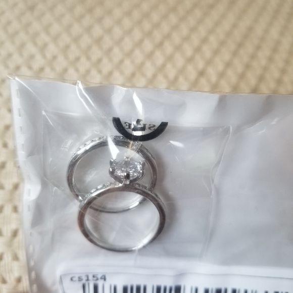 Classic Six Claw Inlaid Zircon 925 Silver Plated Engagement Ring 2 pc Se… - Picture 3 of 5